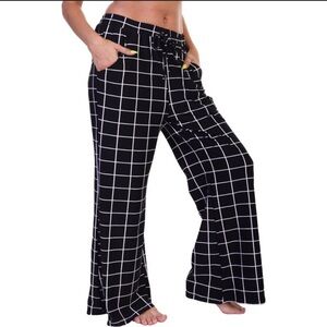 NWT! Black & White checkered soft spandex pants.